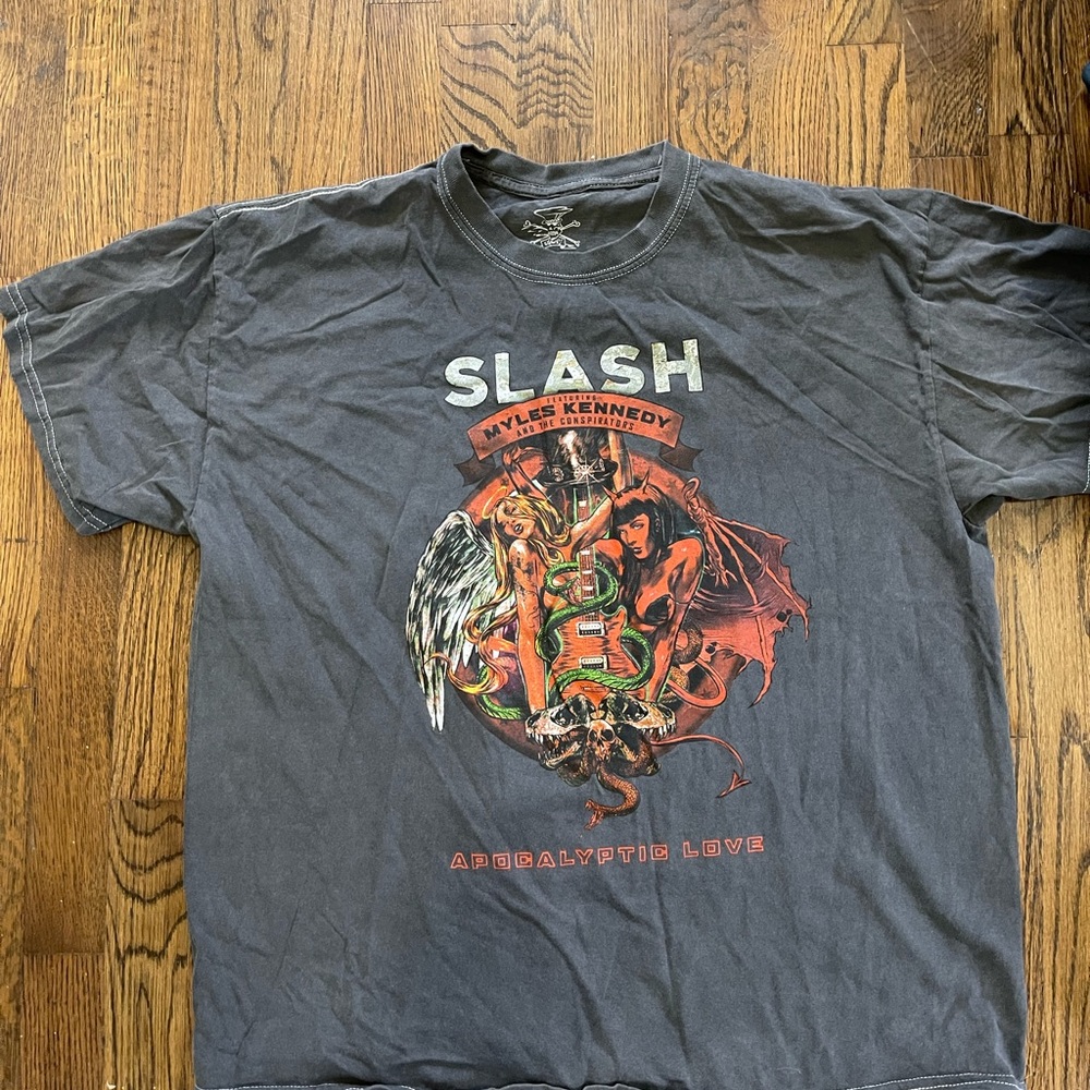 “slash” graphic tee